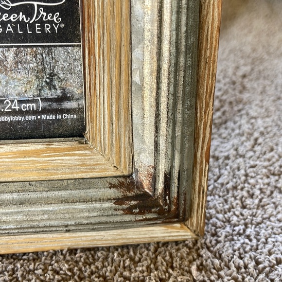 Frame wit little details - Picture 3 of 4